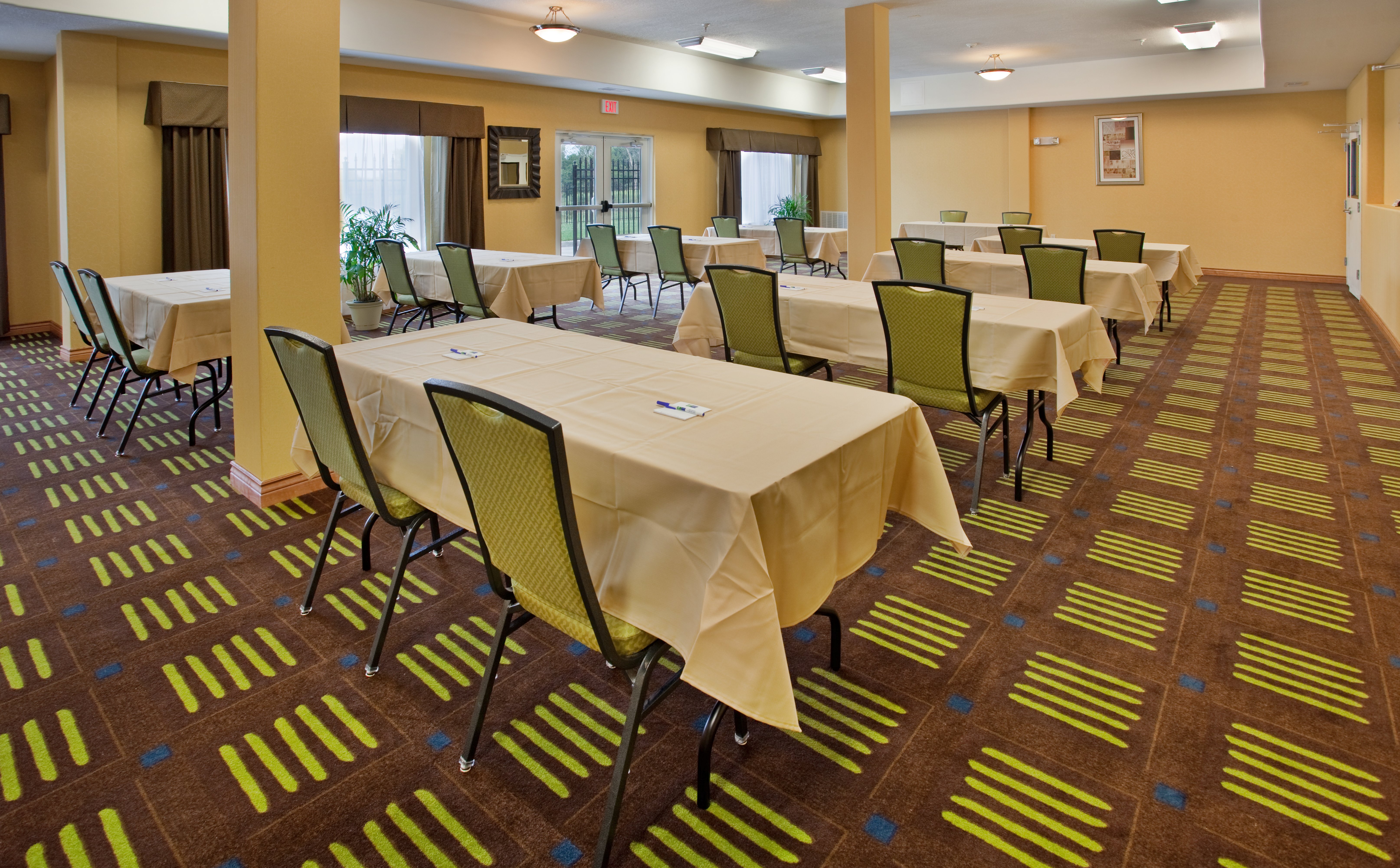 holiday inn express hotel and suites kansas city sports complex