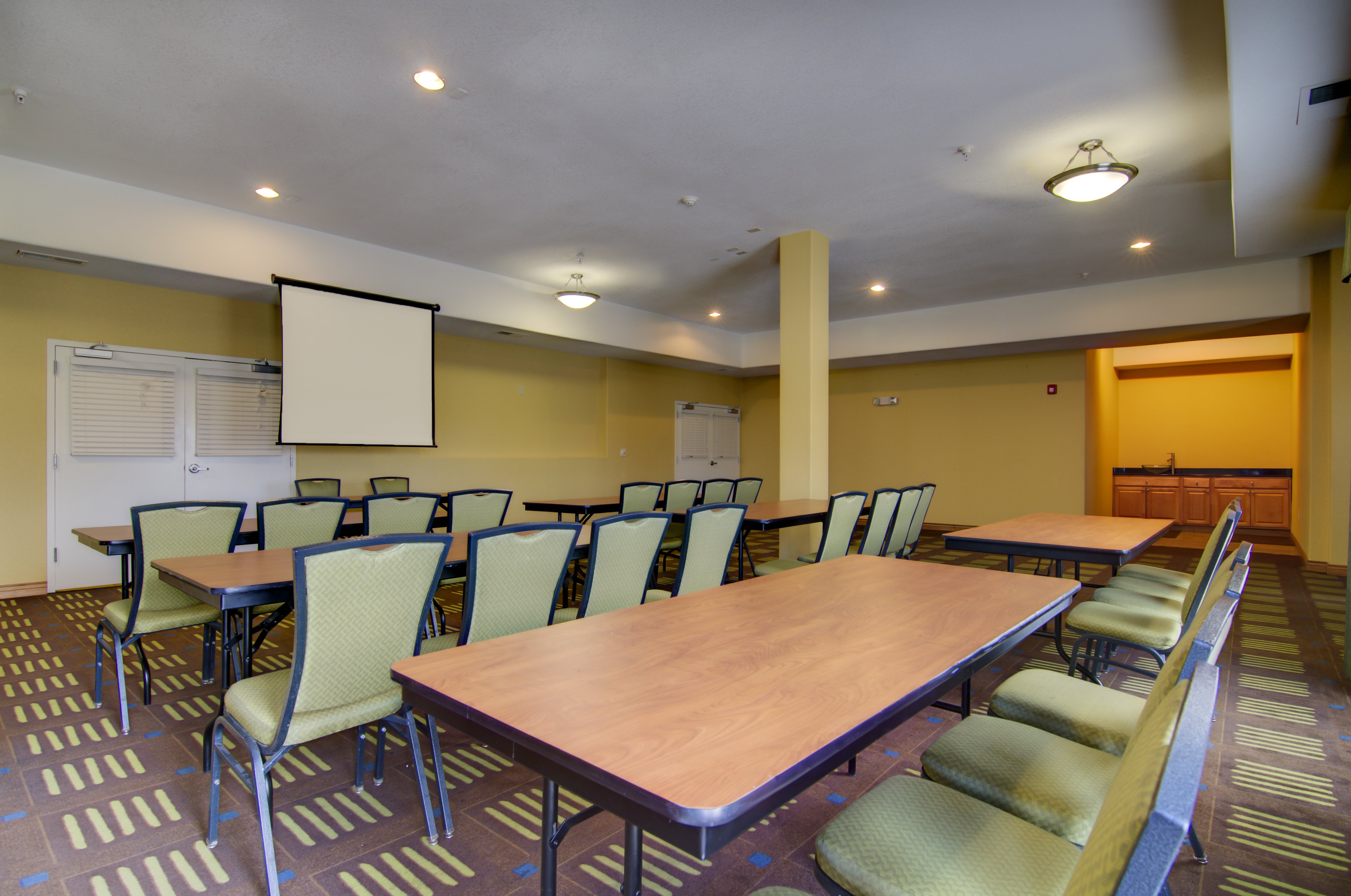 holiday inn express hotel and suites kansas city sports complex