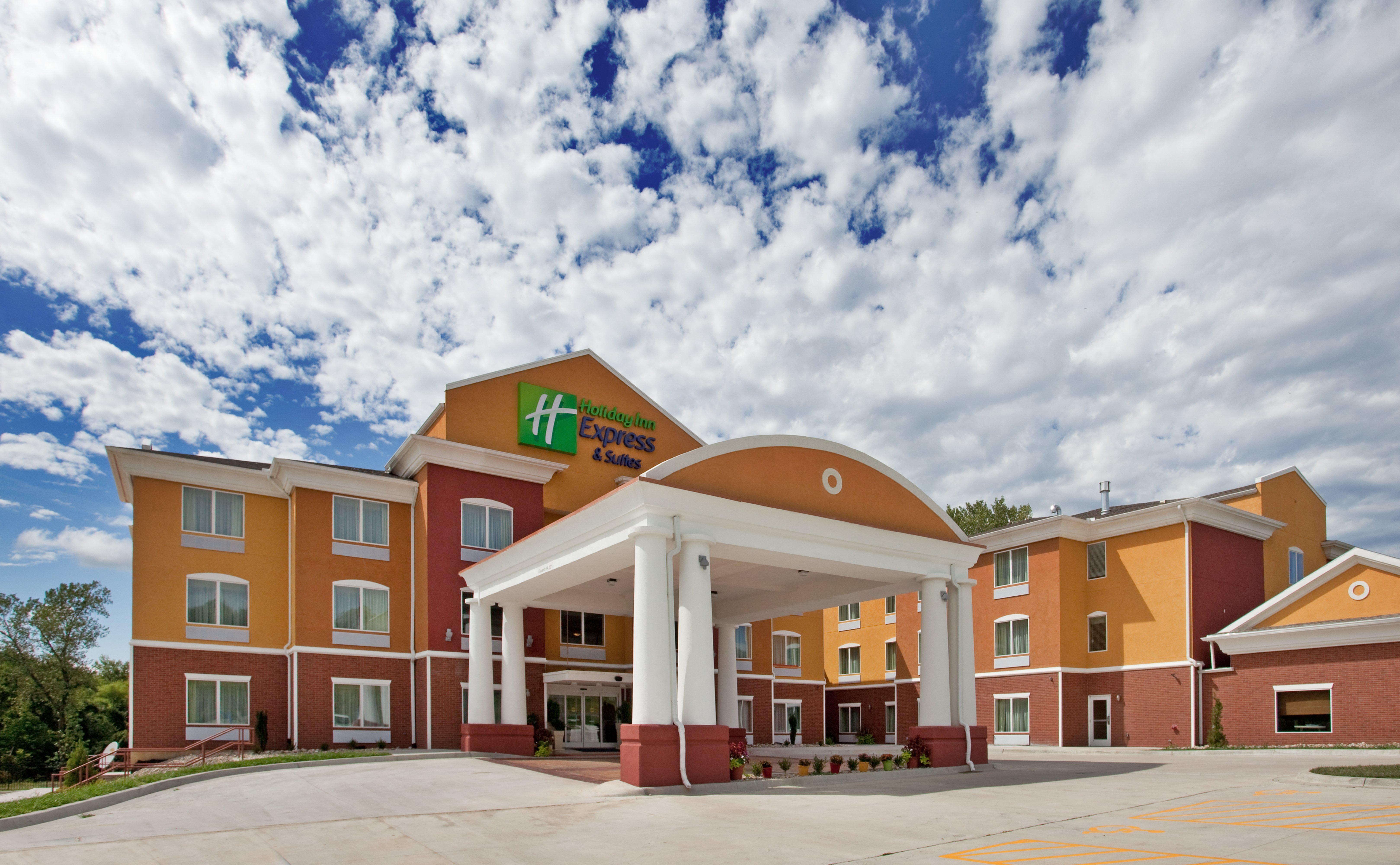 holiday inn express hotel and suites kansas city sports complex