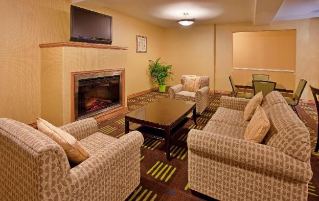 holiday inn express hotel and suites kansas city sports complex
