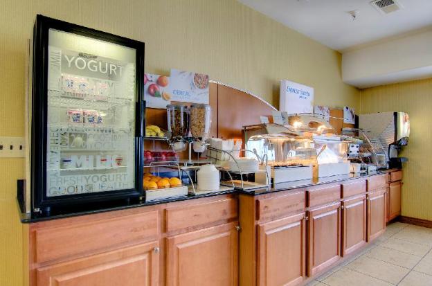 holiday inn express hotel and suites kansas city sports complex
