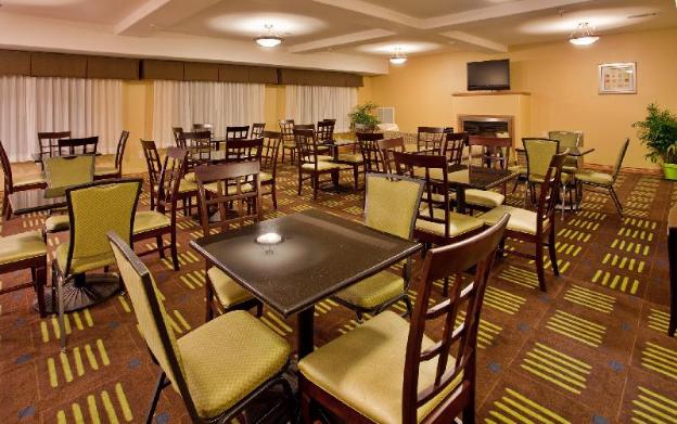 holiday inn express hotel and suites kansas city sports complex
