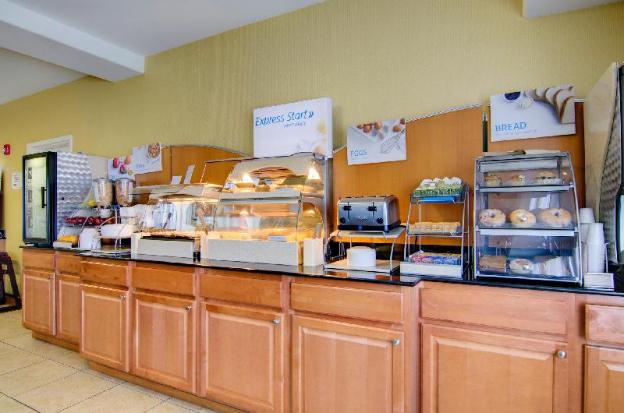 holiday inn express hotel and suites kansas city sports complex
