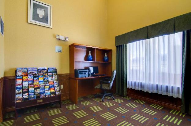 holiday inn express hotel and suites kansas city sports complex