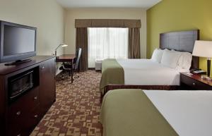 holiday inn express hotel and suites kansas city sports complex