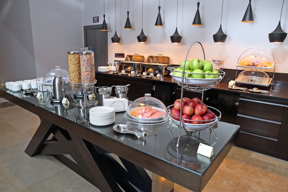 hampton by hilton panama