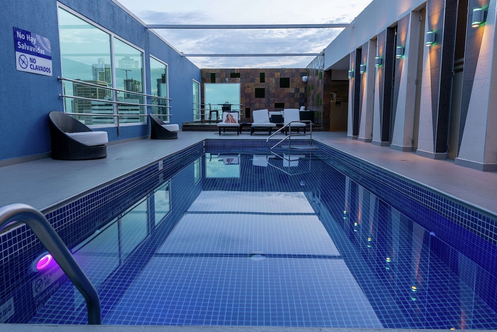 hampton by hilton panama