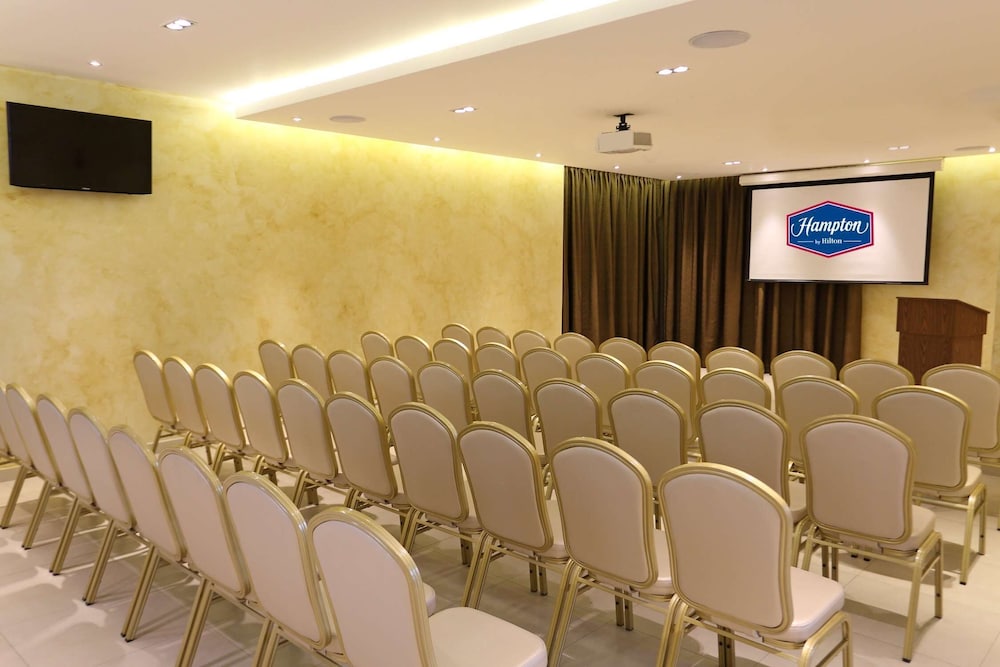 hampton by hilton panama