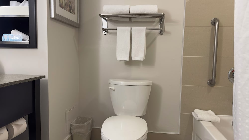 holiday inn express and suites ottawa west nepean