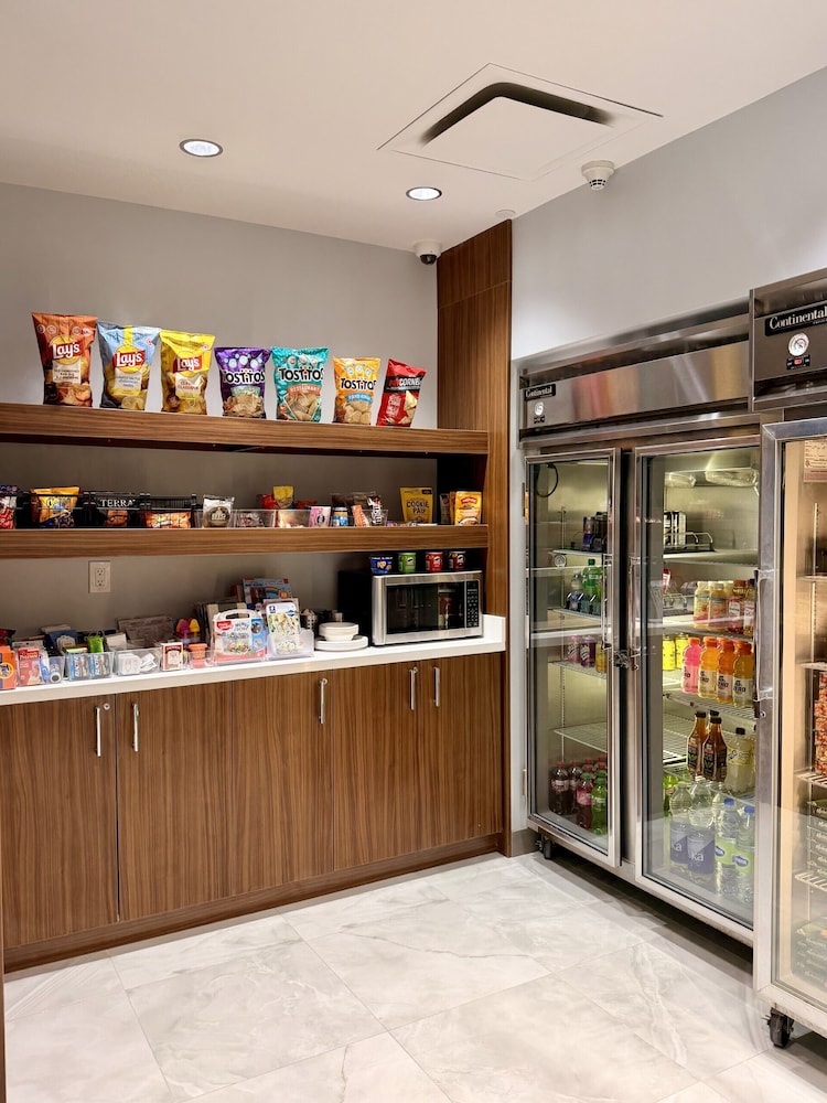holiday inn express and suites ottawa west nepean