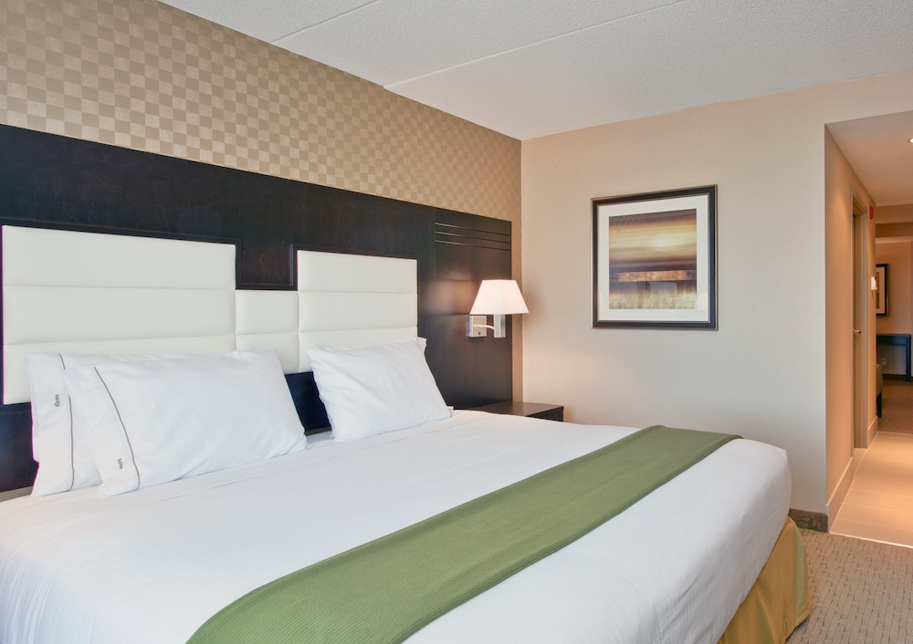 holiday inn express and suites ottawa west nepean