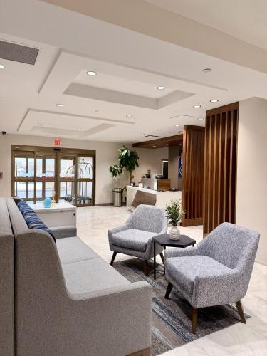 holiday inn express and suites ottawa west nepean
