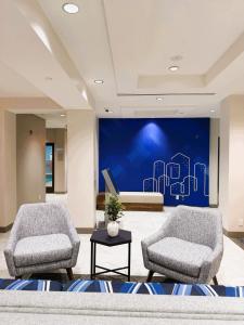 holiday inn express and suites ottawa west nepean