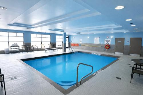 holiday inn express and suites ottawa west nepean