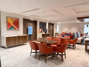 holiday inn express and suites ottawa west nepean