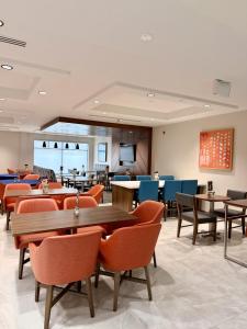 holiday inn express and suites ottawa west nepean