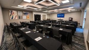 holiday inn express and suites ottawa west nepean