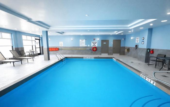 holiday inn express and suites ottawa west nepean