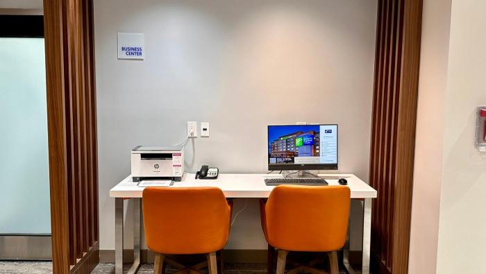 holiday inn express and suites ottawa west nepean