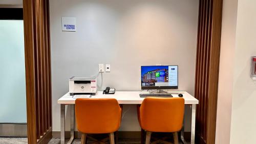holiday inn express and suites ottawa west nepean