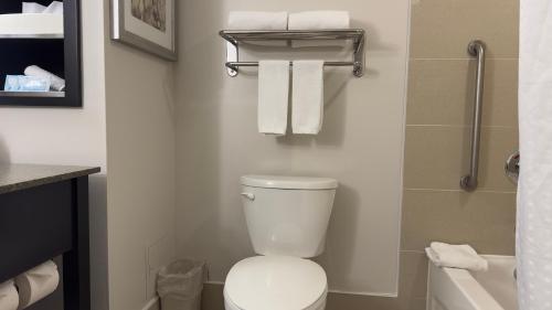 holiday inn express and suites ottawa west nepean