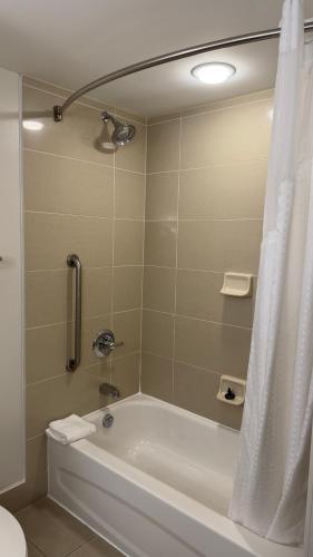holiday inn express and suites ottawa west nepean