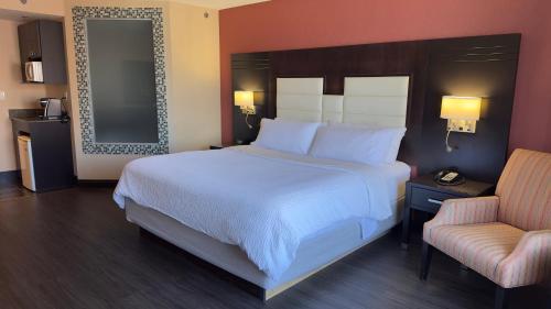 holiday inn express and suites ottawa west nepean