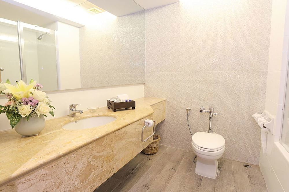 amora hotel tapae chiang mai