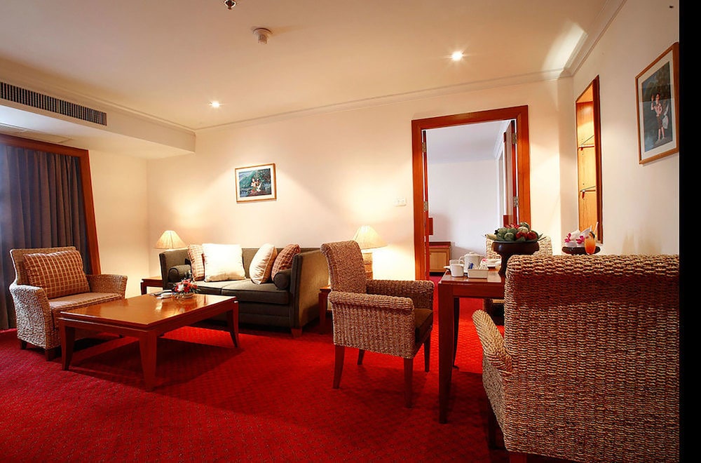 amora hotel tapae chiang mai