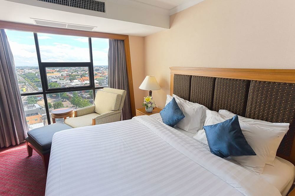 amora hotel tapae chiang mai