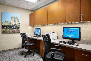 hampton inn and suites