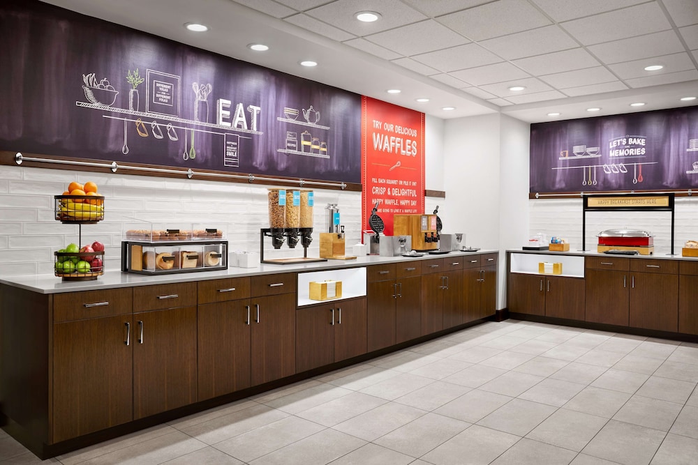 hampton inn and suites