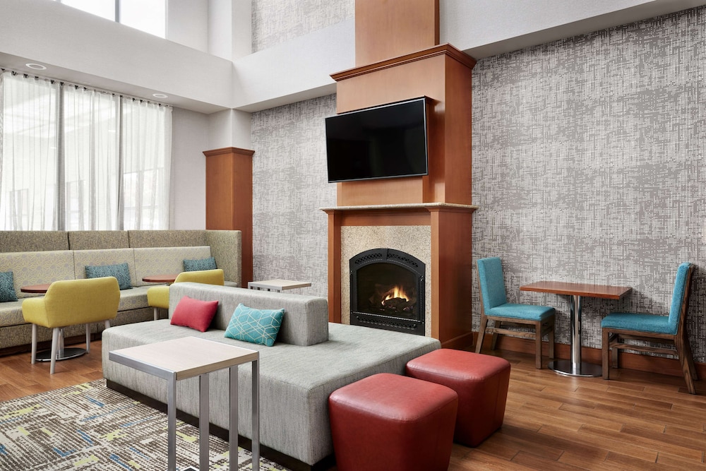 hampton inn and suites