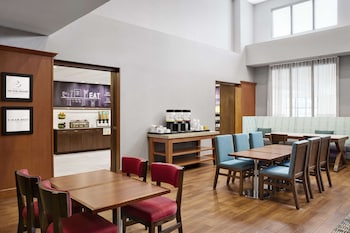 hampton inn and suites