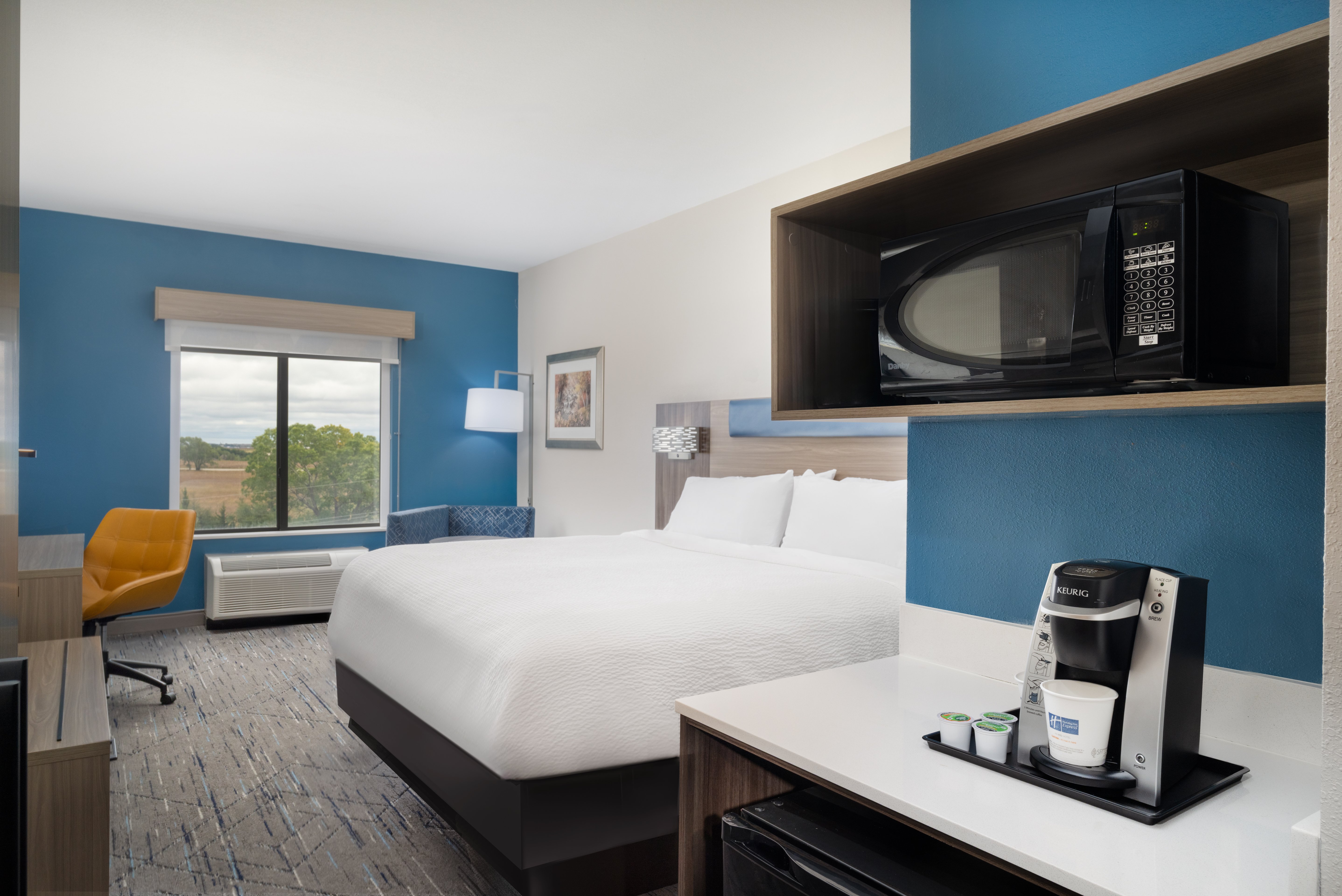 holiday inn express hotel and suites pratt by ihg