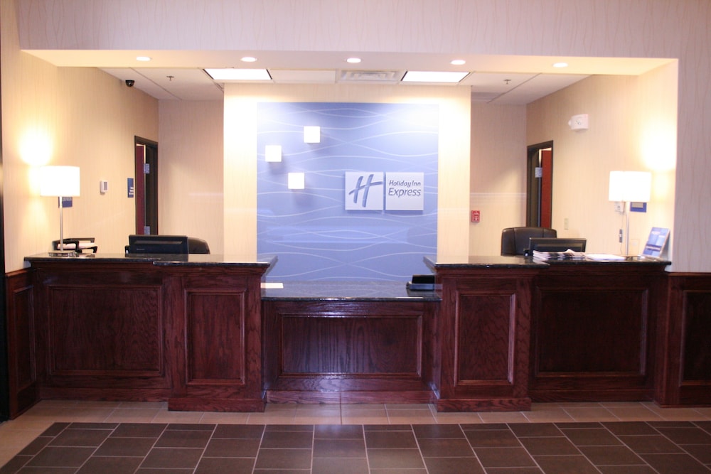 holiday inn express hotel and suites pratt by ihg
