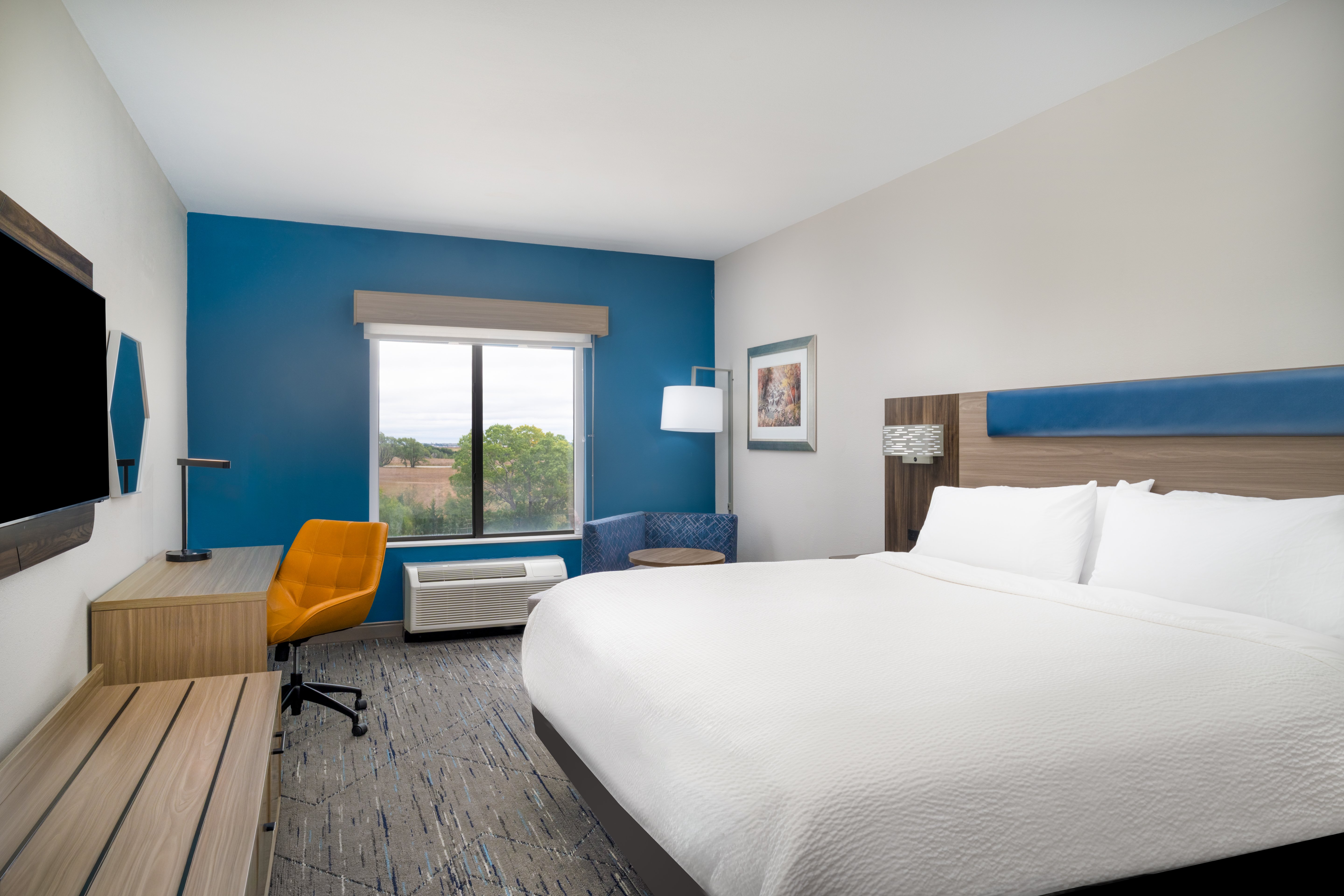 holiday inn express hotel and suites pratt by ihg