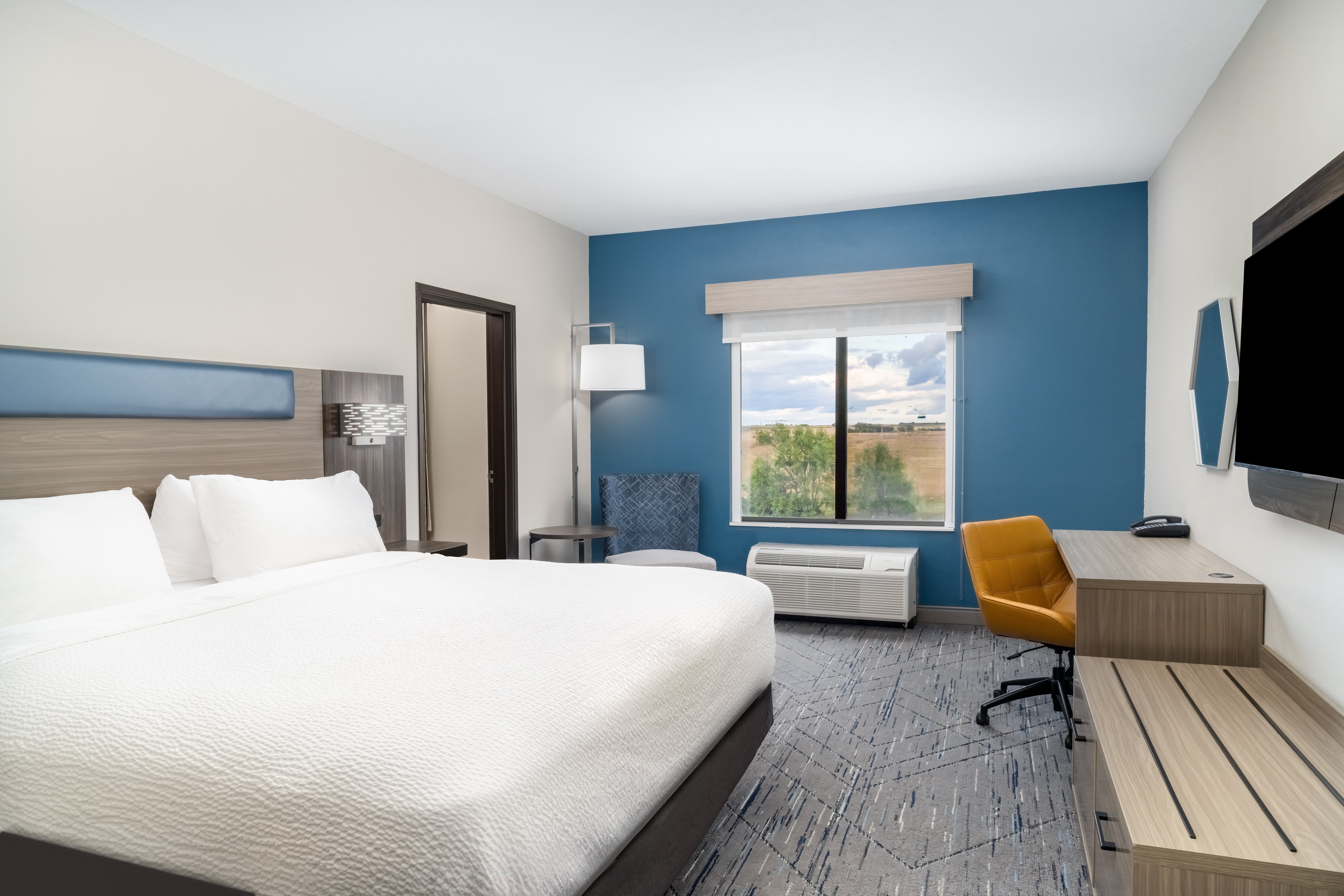 holiday inn express hotel and suites pratt by ihg