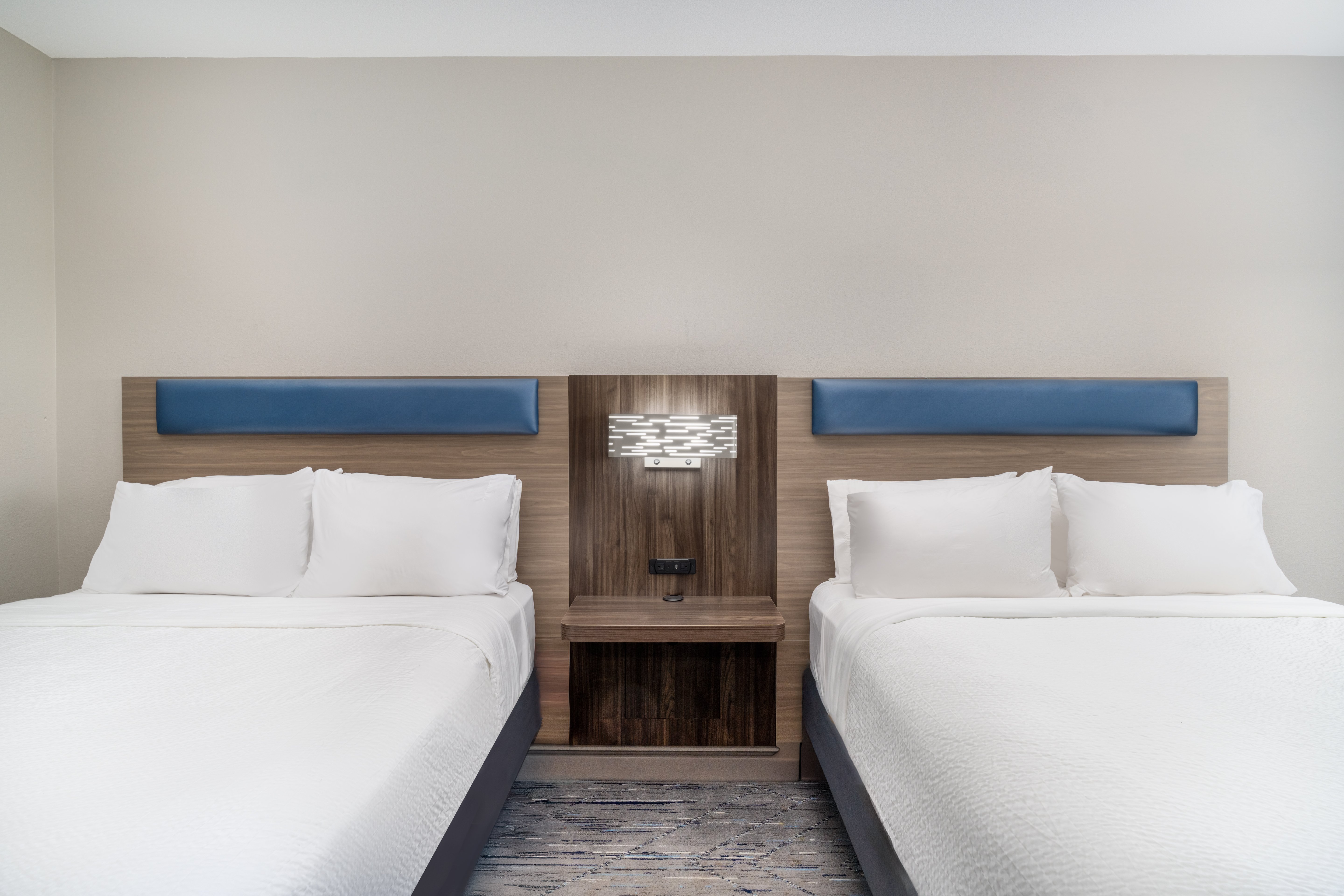 holiday inn express hotel and suites pratt by ihg