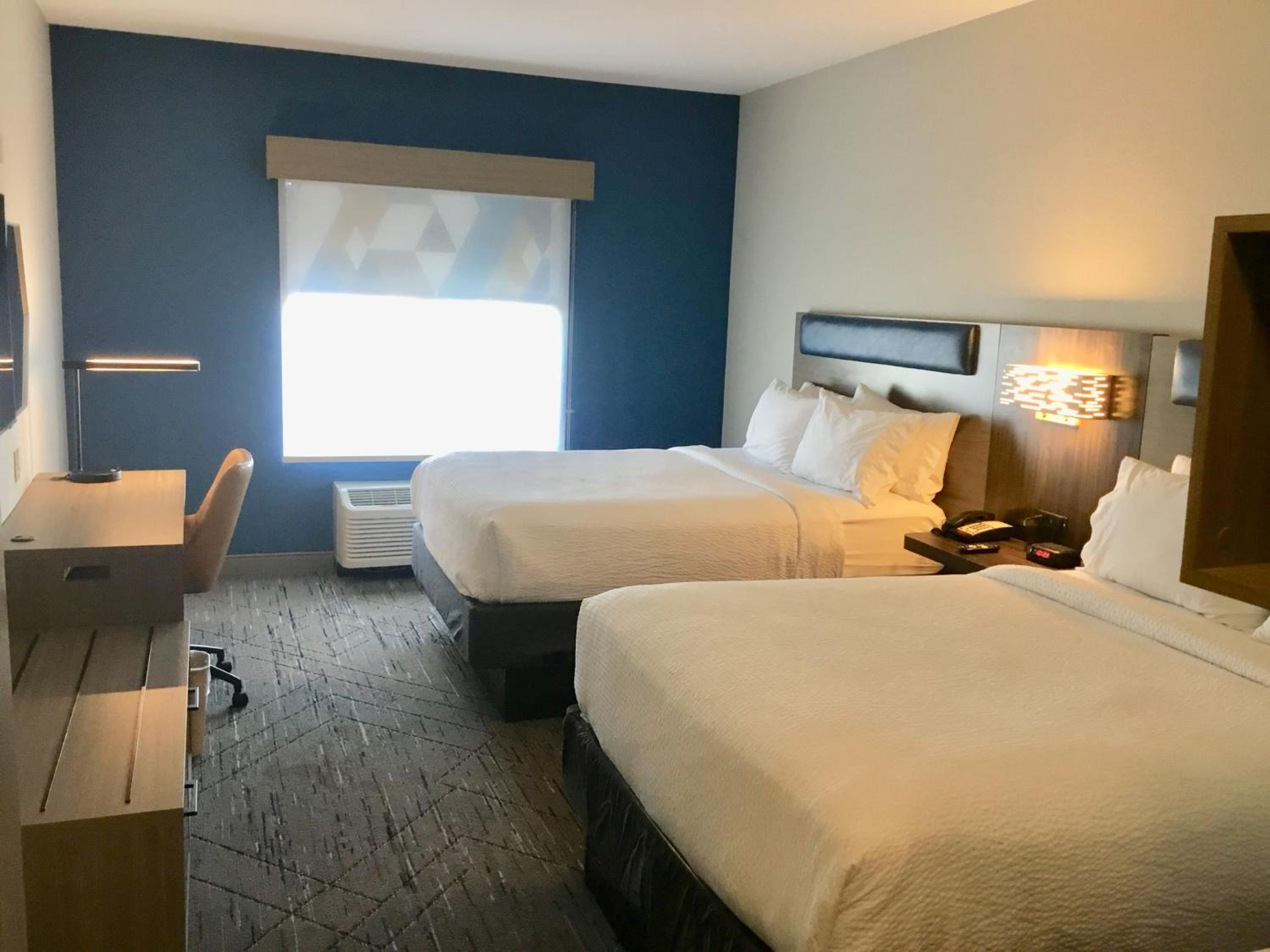 holiday inn express hotel and suites pratt by ihg