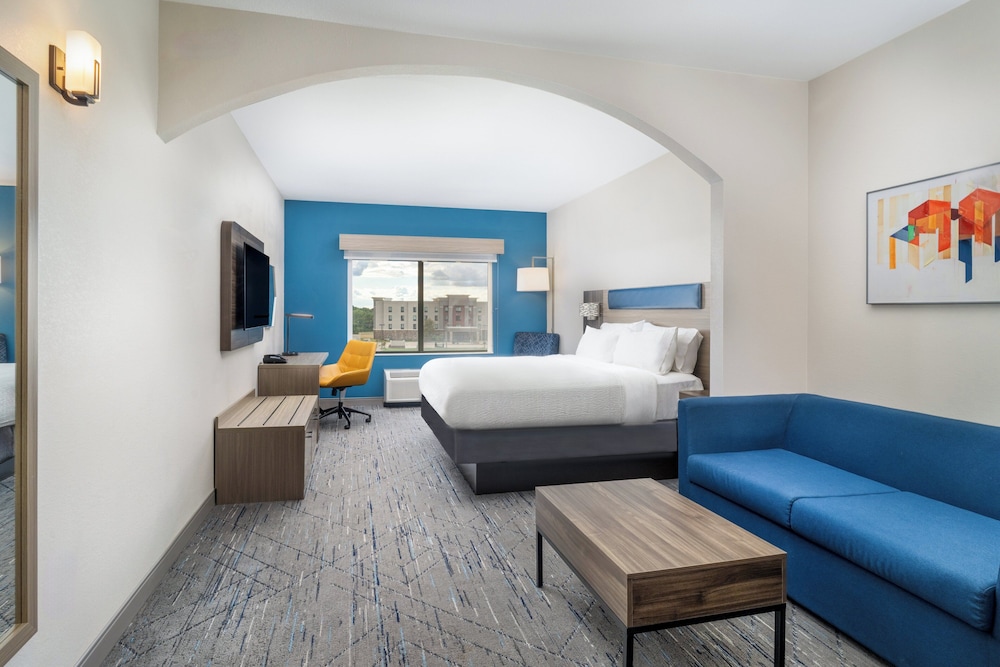holiday inn express hotel and suites pratt by ihg