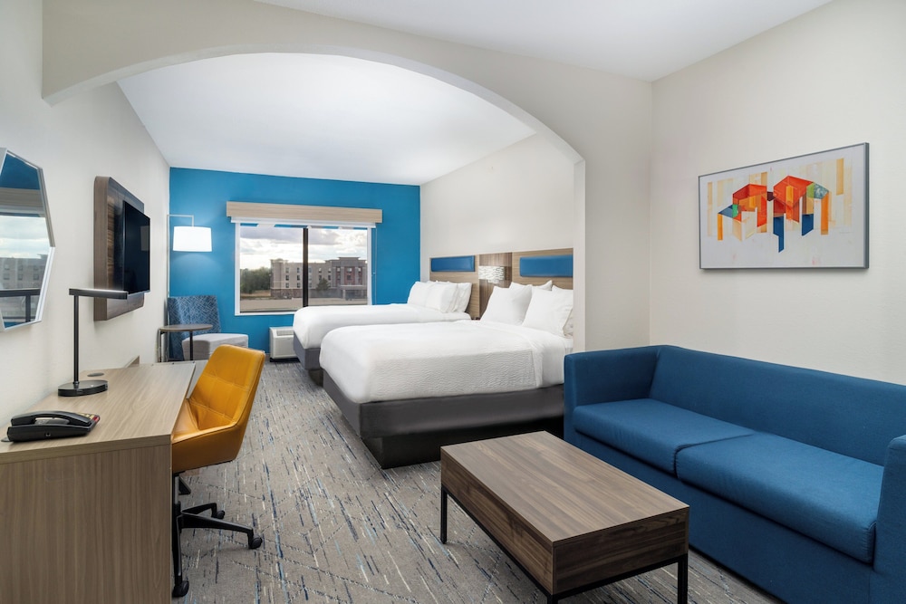 holiday inn express hotel and suites pratt by ihg