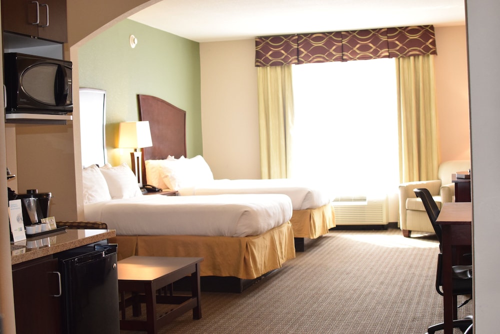 holiday inn express hotel and suites pratt by ihg