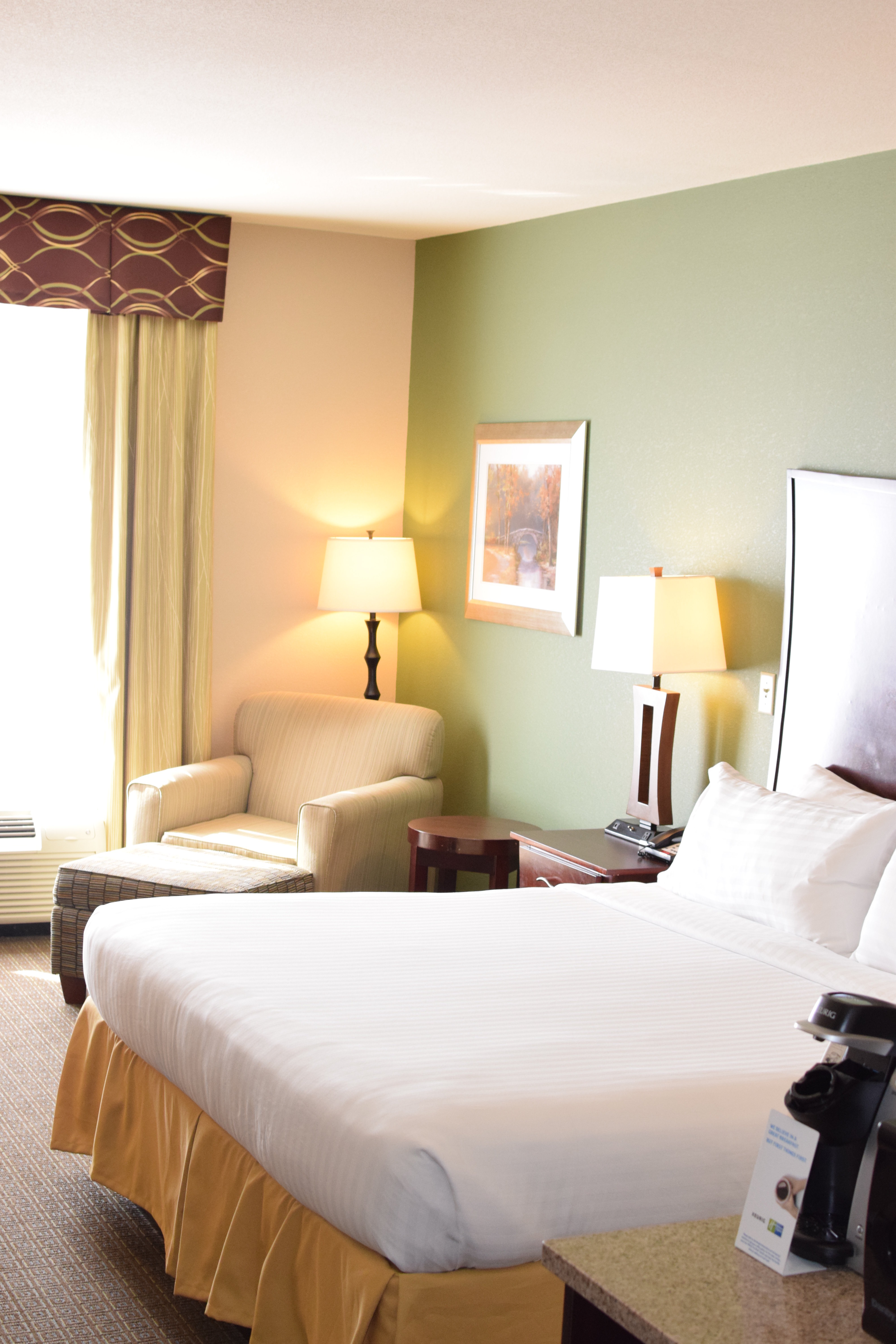 holiday inn express hotel and suites pratt by ihg
