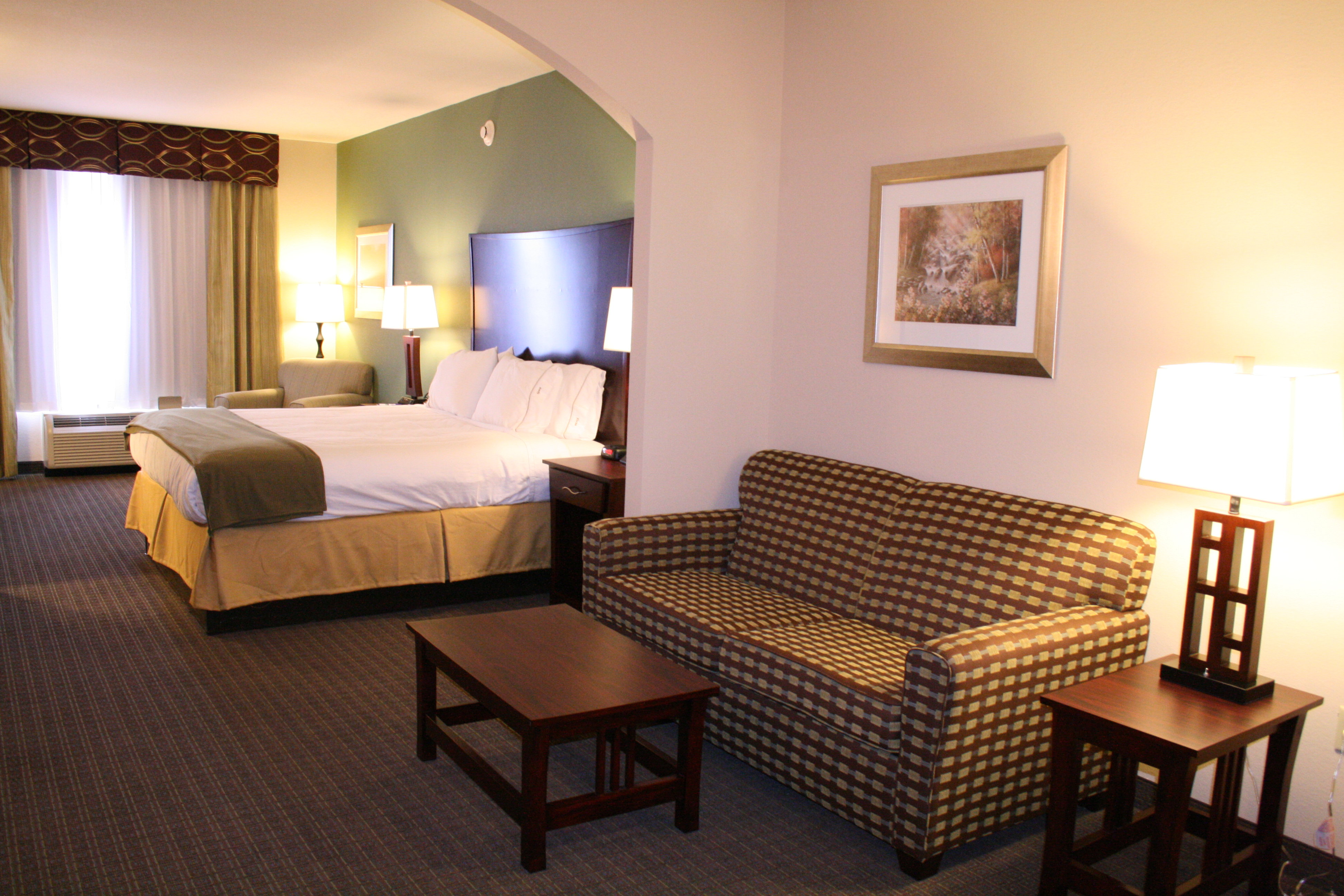 holiday inn express hotel and suites pratt by ihg