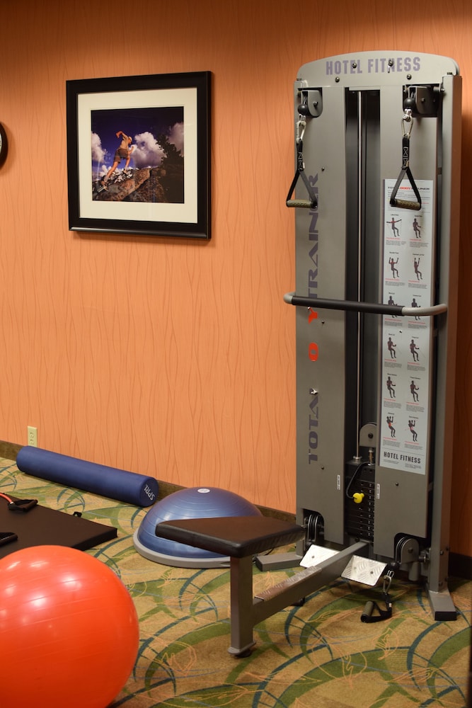 holiday inn express hotel and suites pratt by ihg