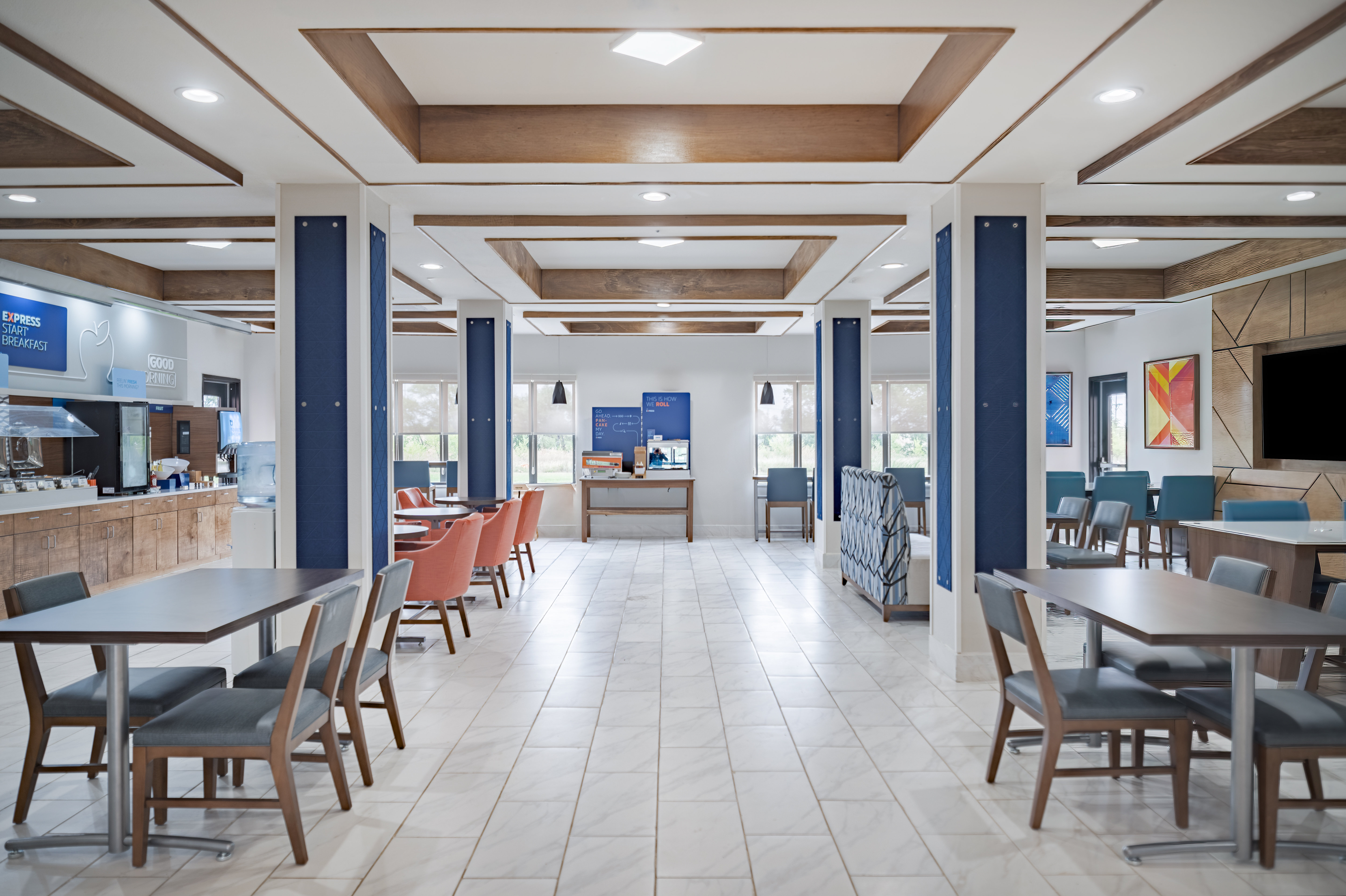 holiday inn express hotel and suites pratt by ihg