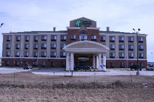 holiday inn express hotel and suites pratt by ihg