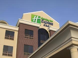 holiday inn express hotel and suites pratt by ihg