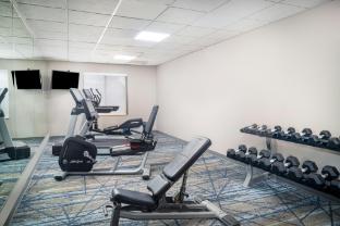 holiday inn express hotel and suites pratt by ihg